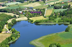 Dom z widokiem na jezioro i domek nad jeziorem in Lapalice